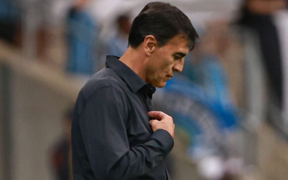 Grêmio demite Gustavo Quinteros após sofrer goleada para o Mirassol