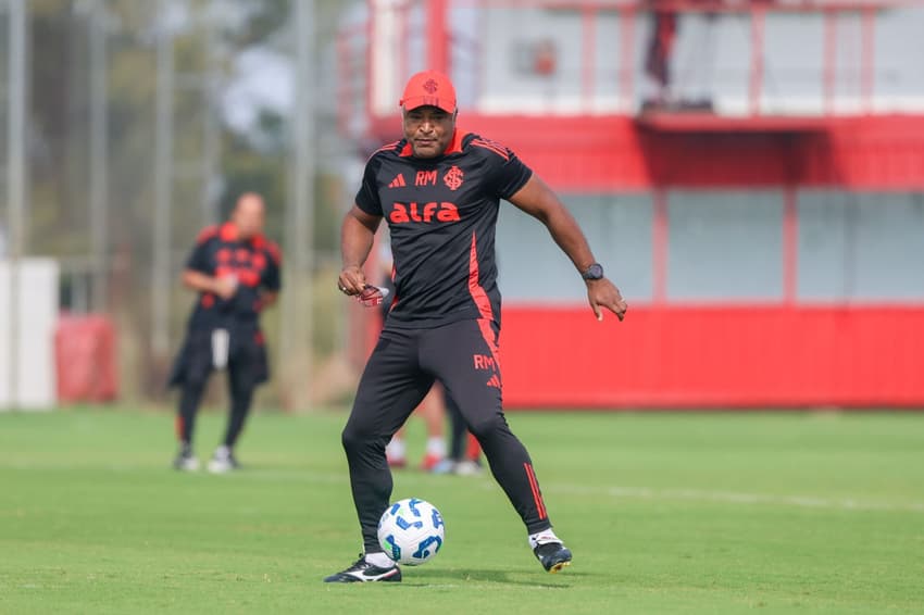 Treino do Internacional - Roger Machado (Foto: Ricardo Duarte/SC Internacional)