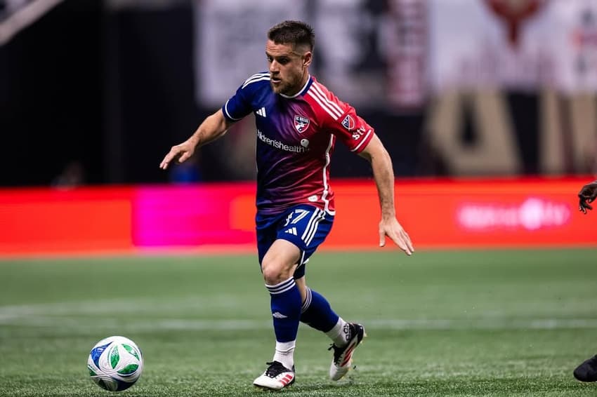 Ramiro em ação pelo Dallas