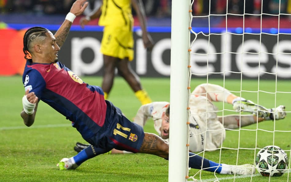 Raphinha se aproxima de recorde de Messi no Barcelona na Champions