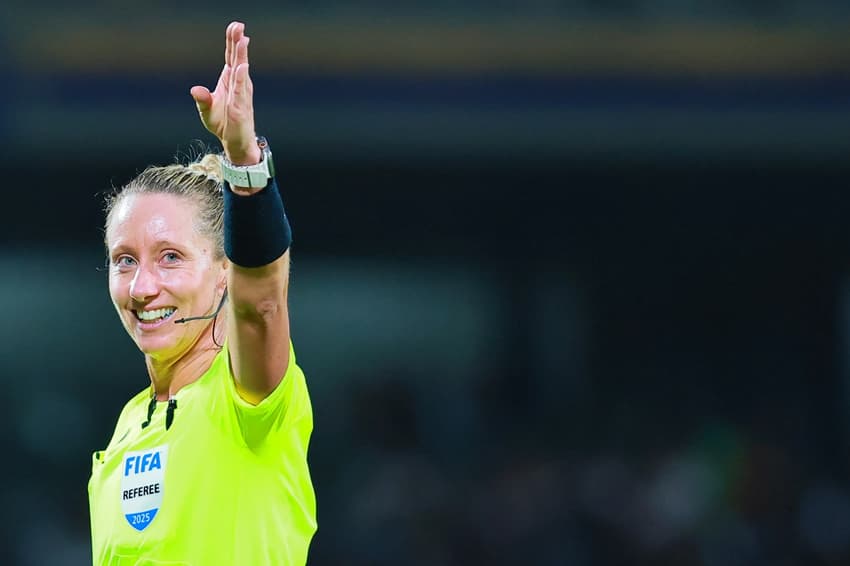 Tori Penso, árbitra da Fifa no Mundial de Clubes
