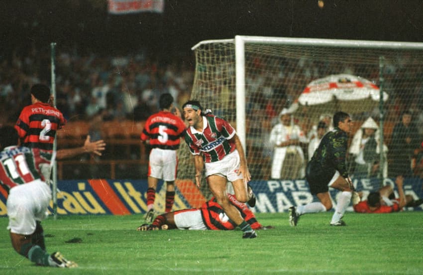 Renato Gaúcho comemorando o gol de barriga pelo Fluminense. (Foto: Marcelo Theobald)