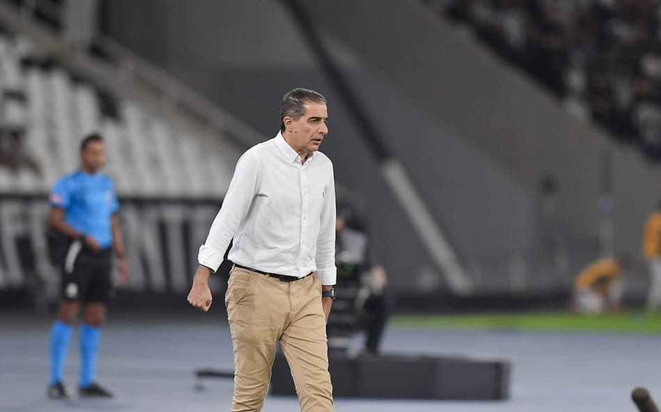 Paiva exalta defesa do Botafogo e analisa primeira vitória na Libertadores