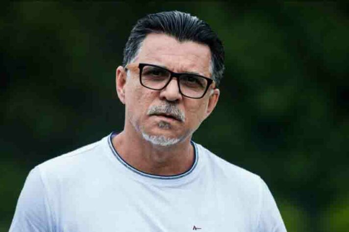Ricardo Rocha, zagueiro campeão do Mundo em 1994, foi mais um dos nomes escolhidos pela Band para reforçar sua equipe nas transmissões do Cariocão. Nos últimos anos, Ricardo atuou em várias áreas, dentro e fora da mídia, mas na função de comentarista, suas últimas aparições foram no SporTV (de 2012 a 2017), Fox Sports (2018 a 2020), SBT (2020) e Record (2021 e 2022), onde também atuou como comentarista do estadual do Rio de Janeiro. Ricardo Rocha, zagueiro campeão do Mundo em 1994, foi mais um dos nomes escolhidos pela Band para reforçar sua equipe nas transmissões do Cariocão. Nos últimos anos, Ricardo atuou em várias áreas, dentro e fora da mídia, mas na função de comentarista, suas últimas aparições foram no SporTV (de 2012 a 2017), Fox Sports (2018 a 2020), SBT (2020) e Record (2021 e 2022), onde também atuou como comentarista do estadual do Rio de Janeiro.