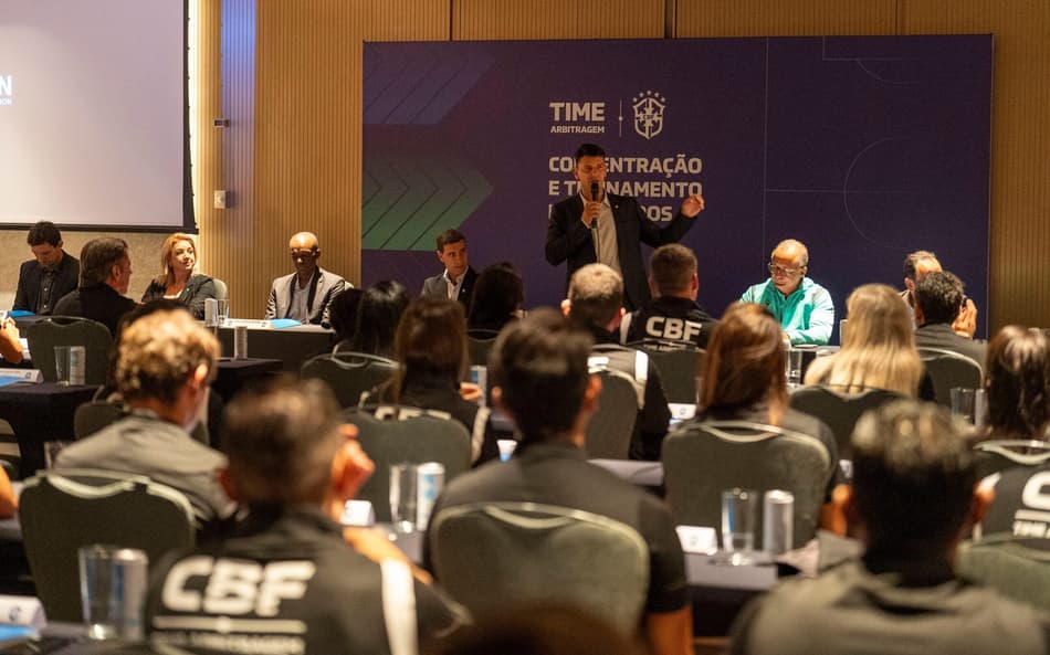 Profissionais da arbitragem do Brasileirão se reúnem para treinos no Rio