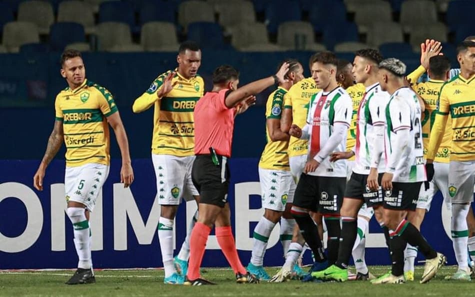 Relembre polêmica envolvendo árbitro do Fluminense na Sul-Americana