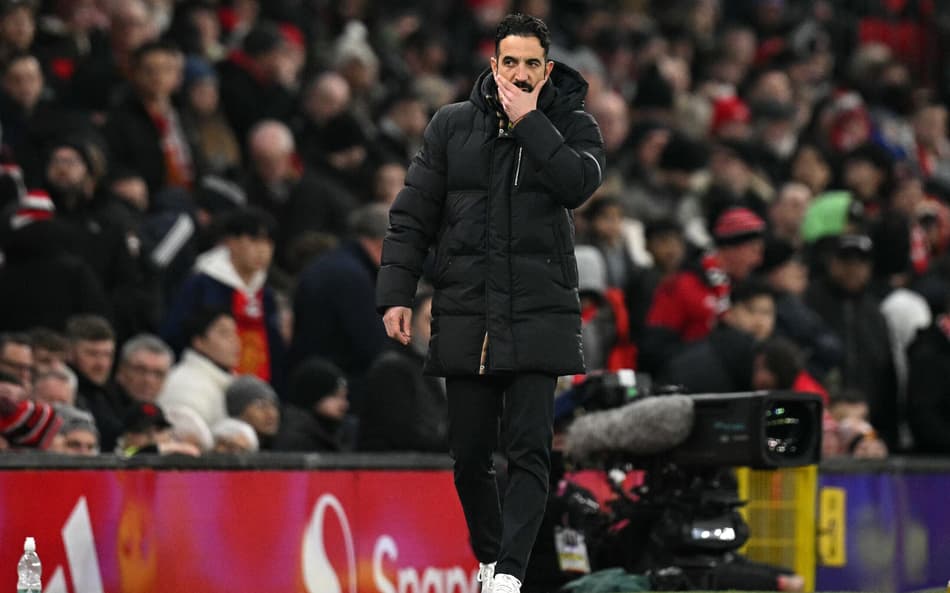 Rúben Amorim balança no cargo do United mesmo com avanço na Europa League