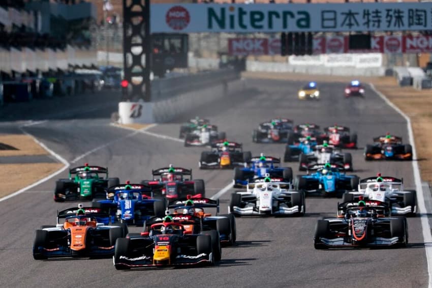 SUPER-FORMULA-2024-SUZUKA-LARGADA-1024×682-1