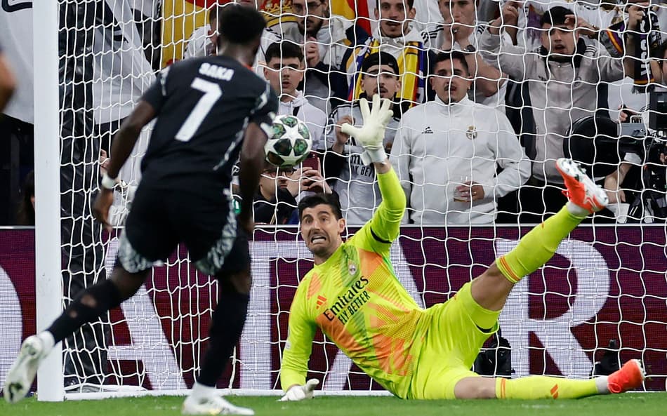 Web enlouquece com atitude de Saka em Real Madrid x Arsenal: ‘Pipoqueiro’