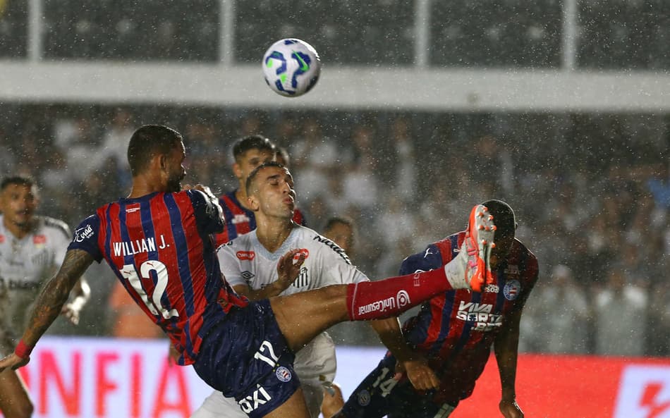 Em jogo de reviravoltas, Santos e Bahia ficam no empate pelo Brasileirão
