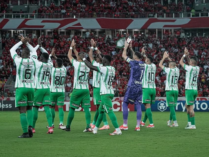Time do Atlético Nacional após derrota no Beira-Rio Foto: Divulgação / Atlético Nacional