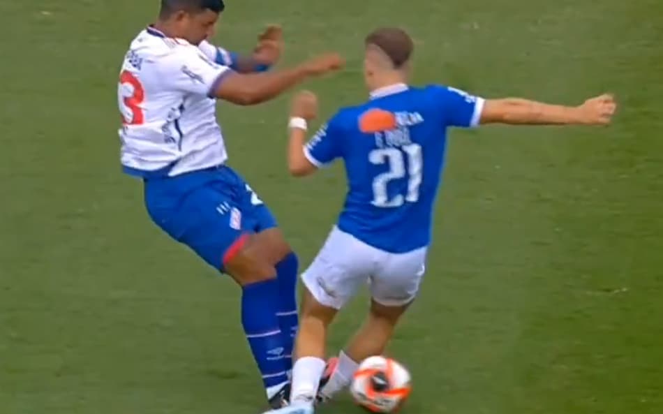 Entrada surreal no Campeonato Uruguaio escandaliza a web: ‘Criminoso’