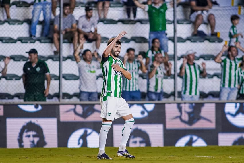 Gabriel Taliari comemora um dos gols contra o Vitória Foto: Fernando Alves/ECJ