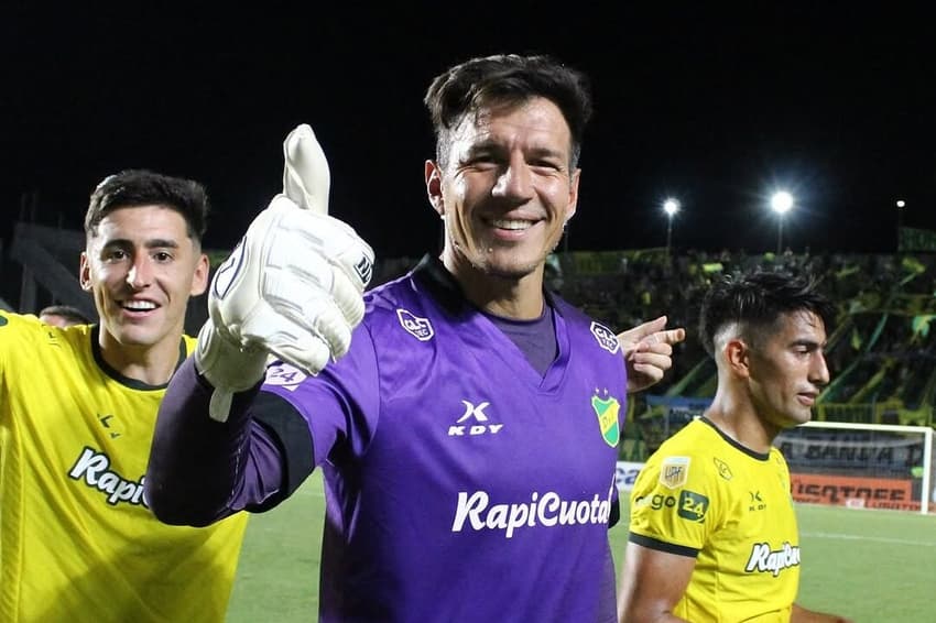 Goleiro e atletas do Defensa y Justicia, da Argentina Foto: Divulgação / Defensa y Justicia