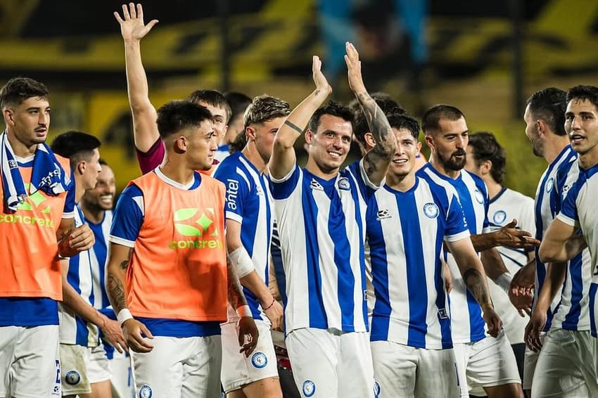 Elenco do Cerro Largo agradece a torcida Foto: Divulgação / Cerro Largo