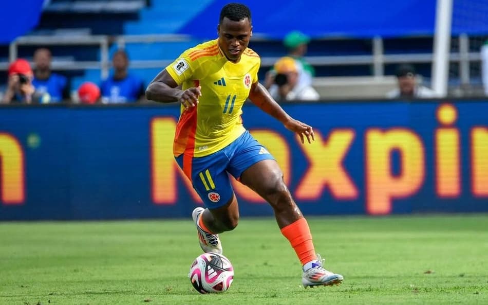 Jogadores do Fluminense entram em campo pelas Eliminatórias da Copa do Mundo