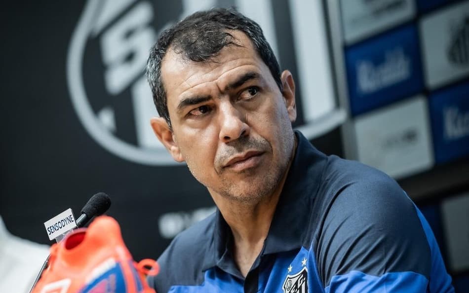 Torcedores do Santos reagem à expulsão de Escobar: “Desculpa que o Carille queria”