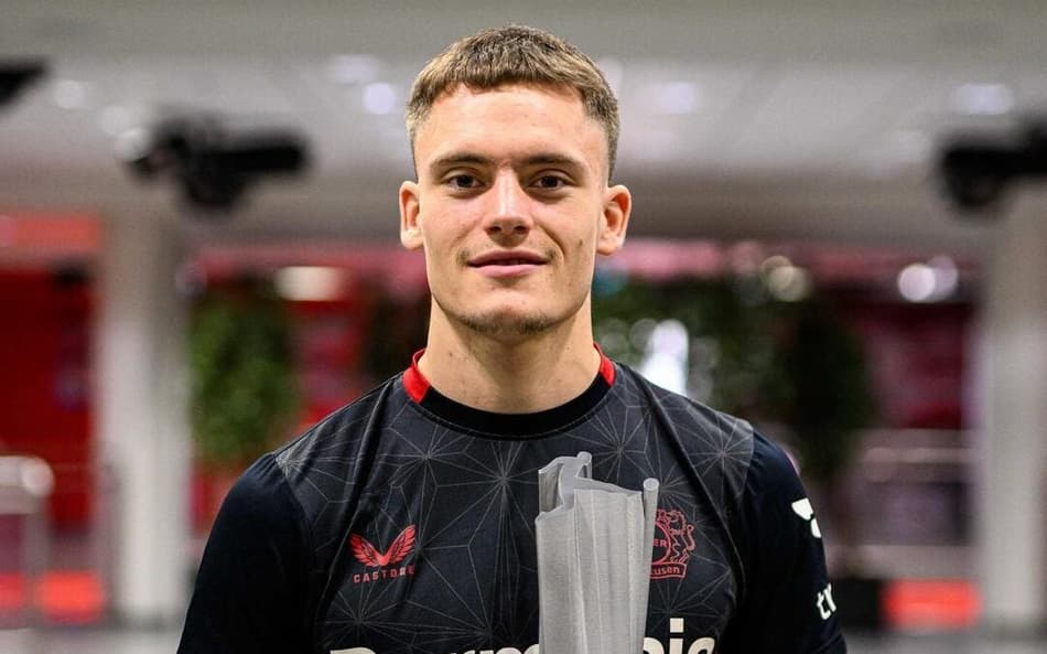 Especulado no Real Madrid, Wirtz recebe prêmio de melhor jogador da Bundesliga