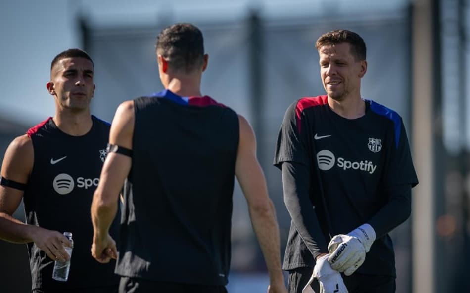Hansi Flick define a renovação de Szczesny no Barcelona