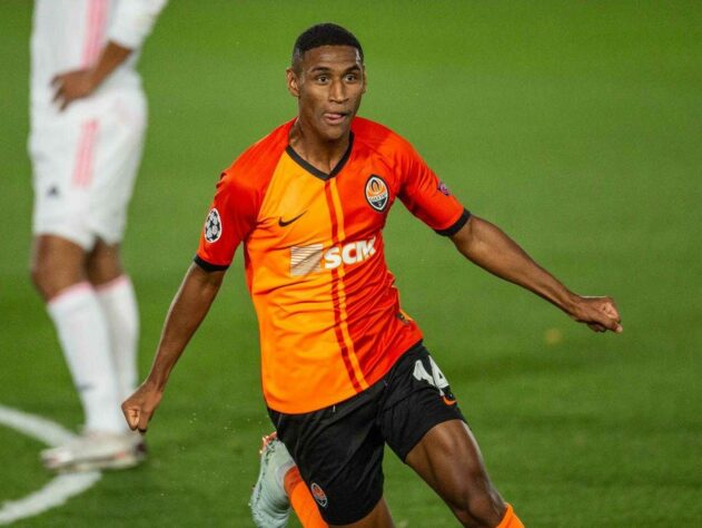 31º lugar: Tetê (atacante) - Saiu do Grêmio para o Shakhtar (UCR) em 2019 - Valor: 15 milhões de euros 31º lugar: Tetê (atacante) - Saiu do Grêmio para o Shakhtar (UCR) em 2019 - Valor: 15 milhões de euros
