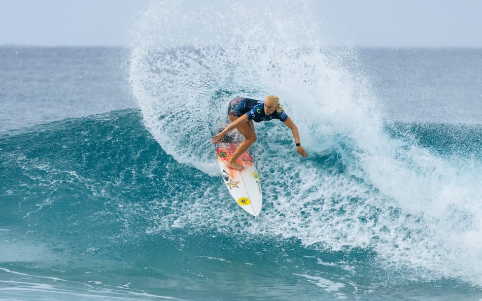 Surfe: Brasil supera decepção entre os homens e consegue marca histórica na disputa feminina em Pipeline
