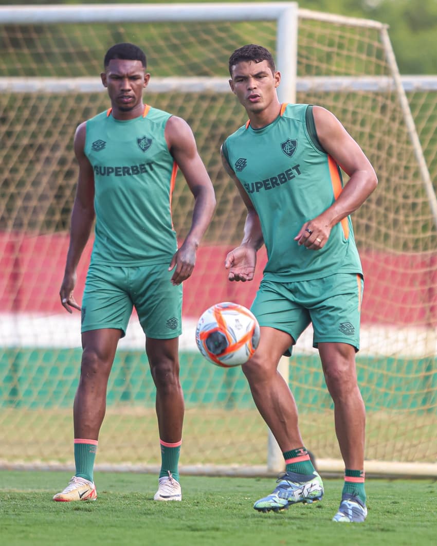 Thiago Silva treina com bola no Fluminense