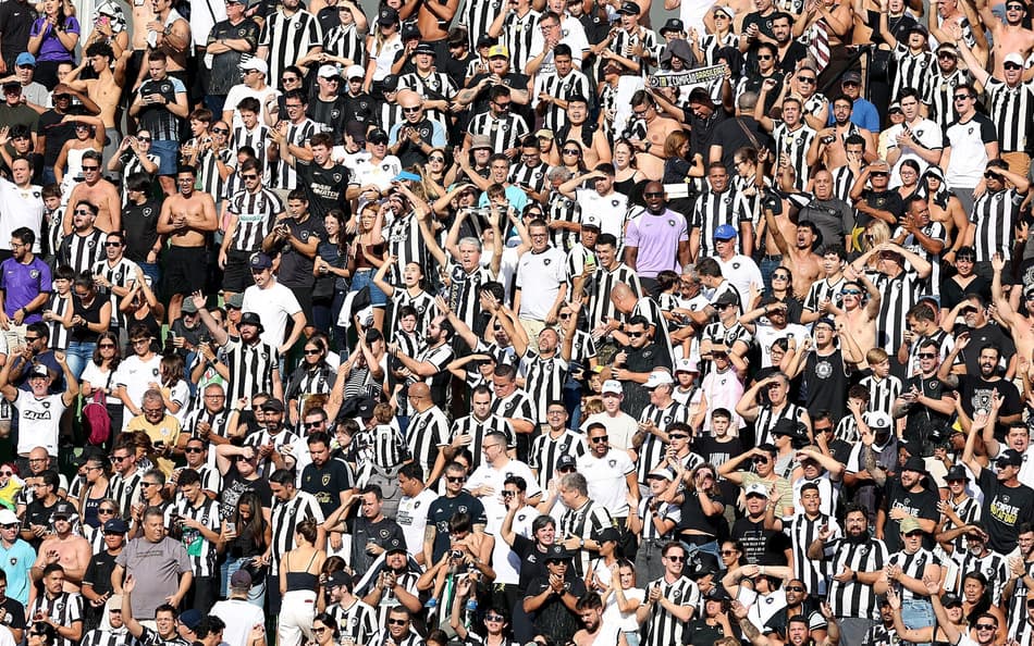 Torcedores do Botafogo perdem a paciência com titular: ‘Escalado por nome’