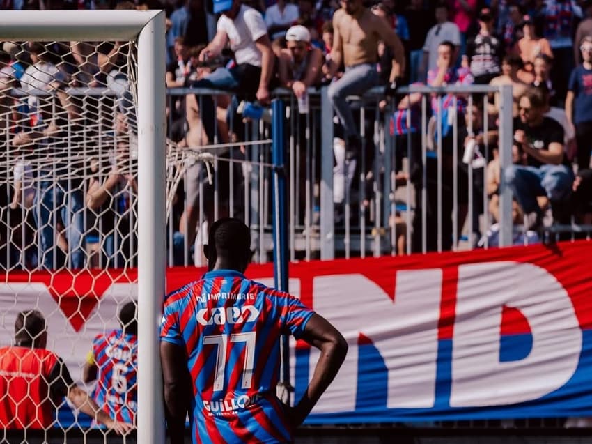 Torcida do Caen, time de Mbappé