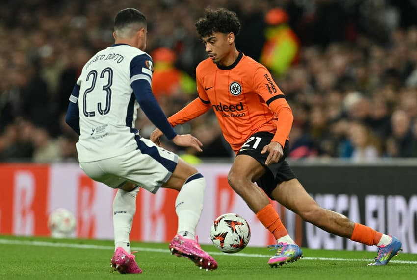 Tottenham e Frankfurt empataram pela Europa League
