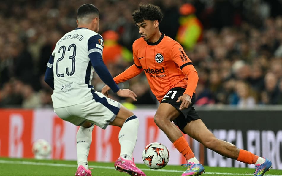 Tottenham sai atrás, mas empata com o Frankfurt pela Liga Europa
