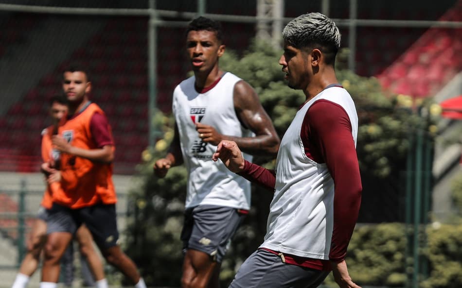 São Paulo volta a treinar, mas Lucas Moura ainda preocupa