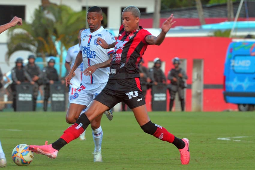 Janderson em Vitória x Bahia (foto: Walmir Cirne/AGIF)