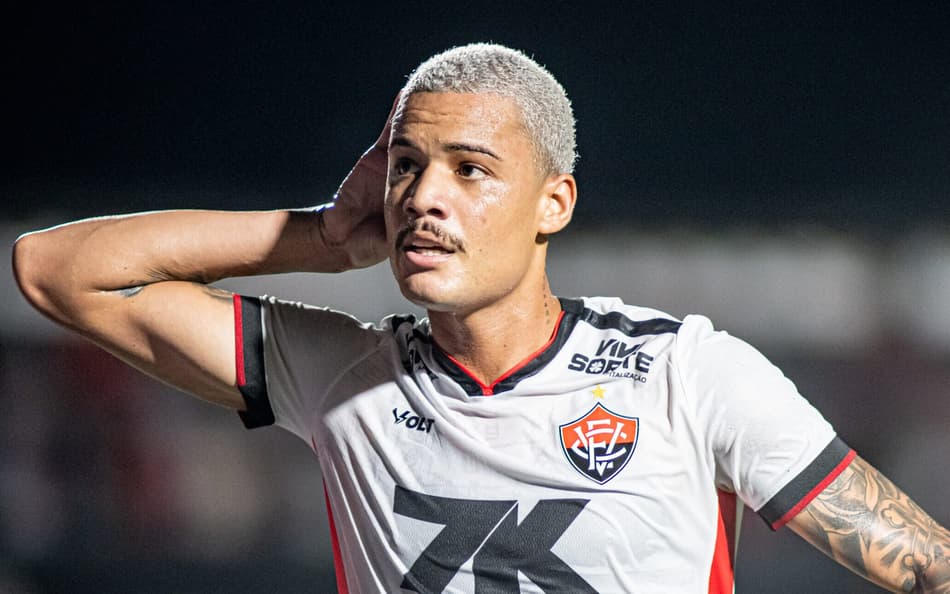 Vitória bate o Fortaleza em Salvador e vence a primeira no Brasileirão