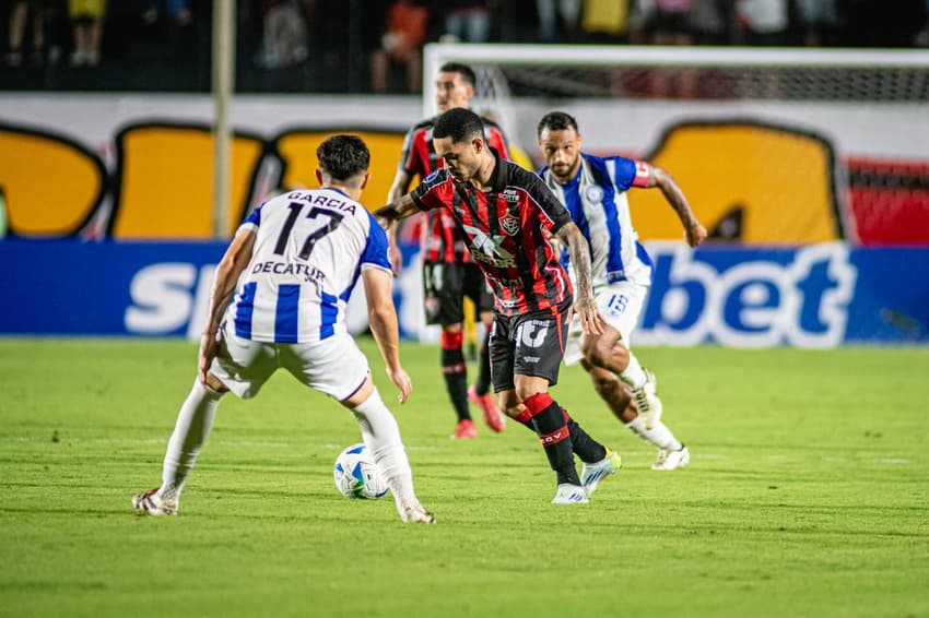Matheuzinho em ação contra o Cerro Largo Foto: Victor Ferreira / EC Vitória
