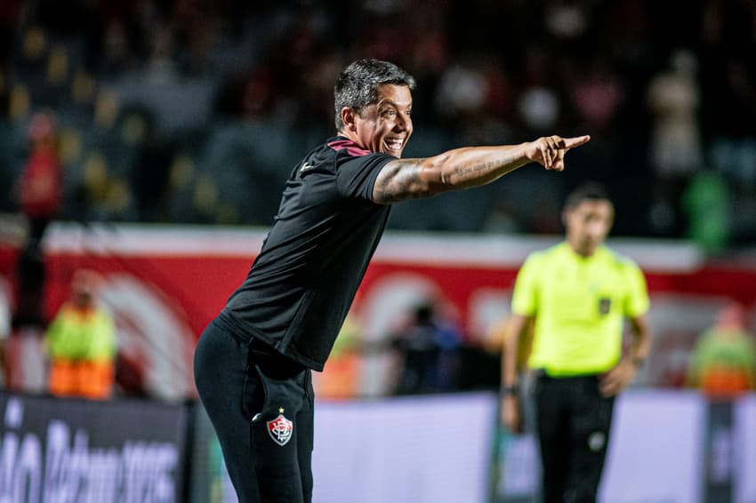 Carpini comanda o Vitória contra o Grêmio Foto: Victor Ferreira / EC Vitória
