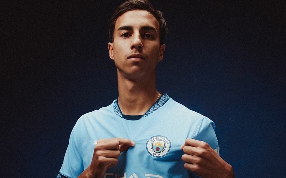 Após anúncio do City, Vitor Reis dispara em número de visualizações nas redes sociais
