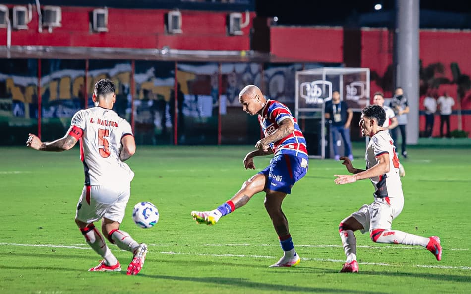 Deyverson lamenta derrota do Fortaleza: ‘Vontade não está faltando’