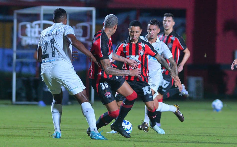 Melhores momentos: Com gols de bola parada, Vitória e Grêmio empatam em Salvador