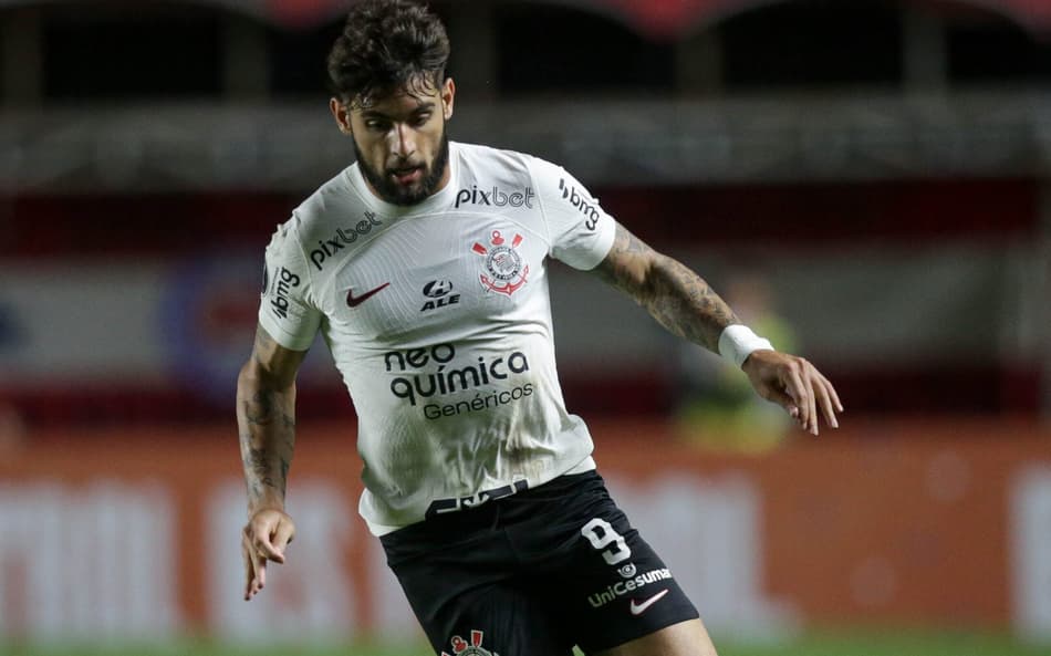 ANÁLISE: Corinthians dá um passo para frente e dois para trás e mostra marasmo ofensivo com Luxemburgo
