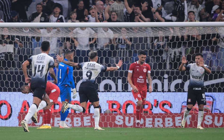 Corinthians leva susto, vence o América-RN nos acréscimos e avança na Copa do Brasil