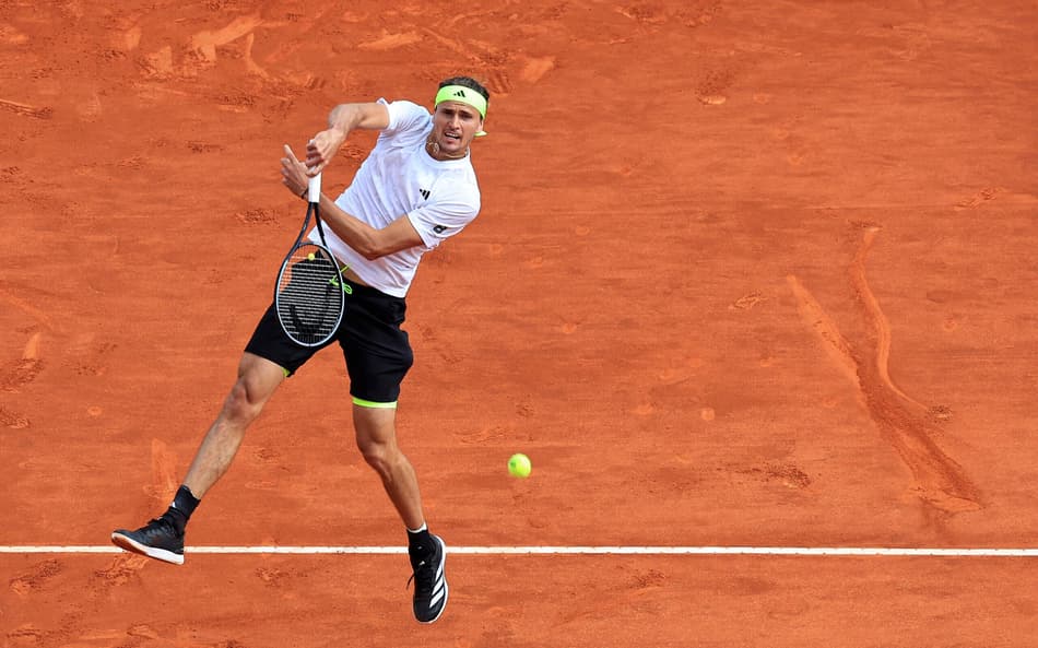 Zverev vira jogo perdido de 3h, quebra jejum e vai à semi em Munique