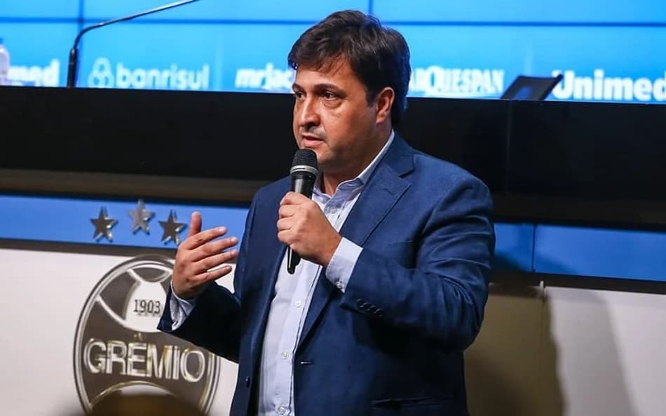 Presidente do Grêmio revela pré-contrato com técnico