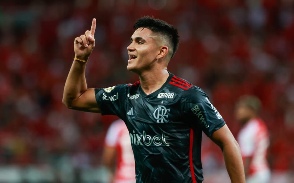 De saída, Alcaraz manda recado à torcida do Flamengo