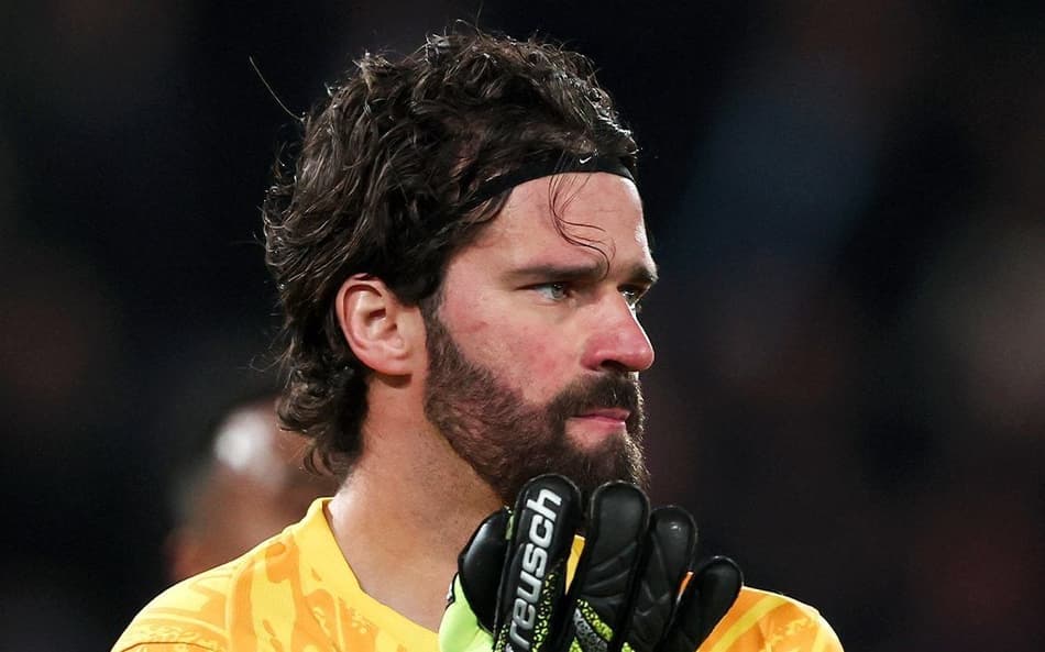 Alisson tem aproveitamento de 21% e apenas quatro defesas em sete disputas de pênaltis