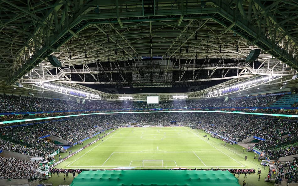 Gás e bandeirinha: estádios marcam polêmicas entre Palmeiras e São Paulo