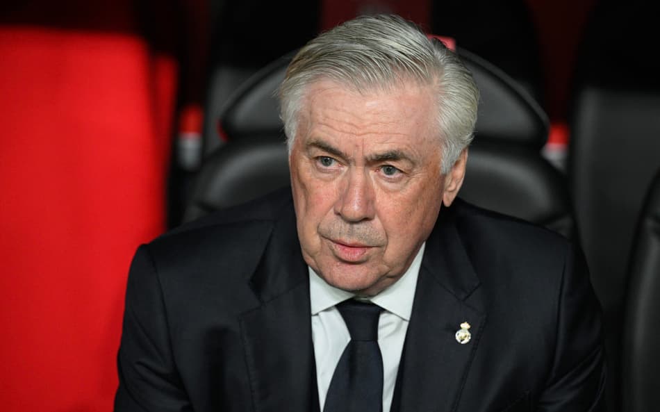 Postura de Ancelotti em Barcelona x Real Madrid revolta a web: ‘Idiota’