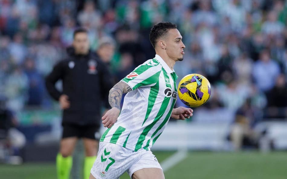 Antony livra Real Betis de pagamentos ao Manchester United; entenda