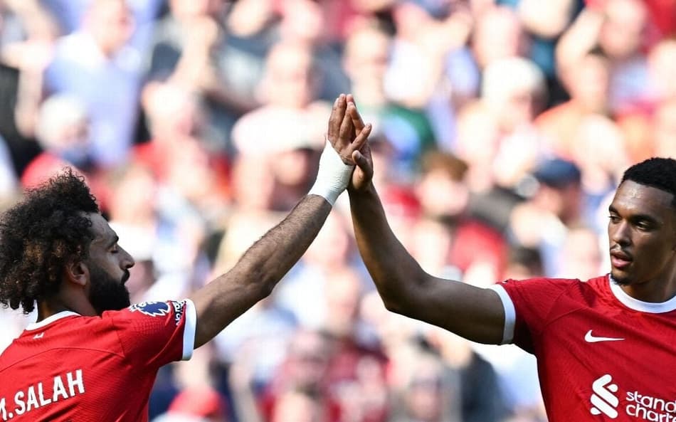Salah e Arnold se envolvem em ‘briga’ antes de decisão pelo Liverpool na Champions