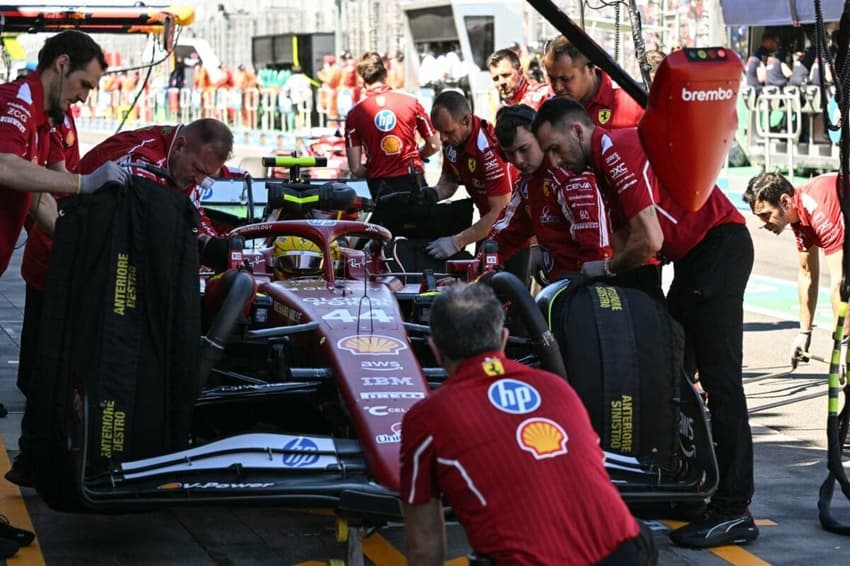 australia-2025-f1-treinos-livres-ferrari-lewis-hamilton-01-1-1200×800
