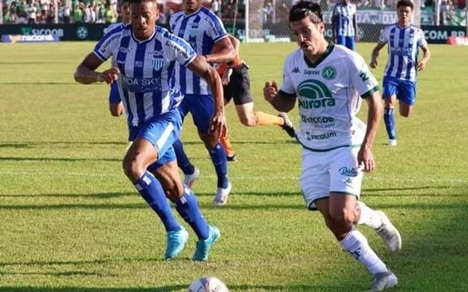 Chapecoense e Avaí empatam no primeiro jogo da final do Catarinense